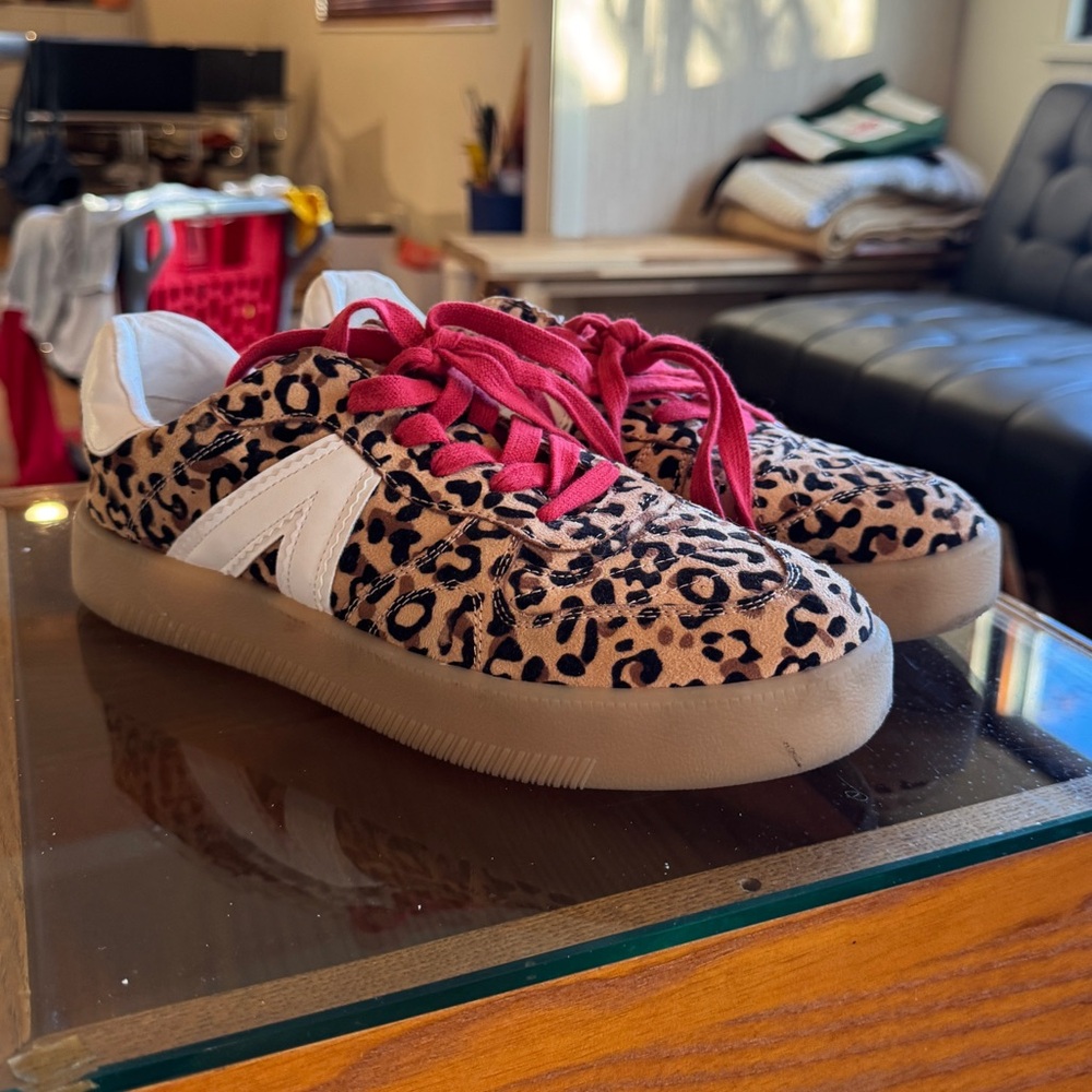 MIA Archie Leopard Print Sneakers Women’s 8.5 Pink Laces Gum Sole
